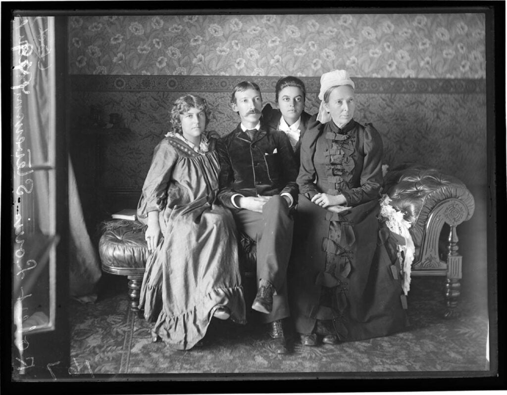 robert louis stevenson and family - Личности - 50Plus