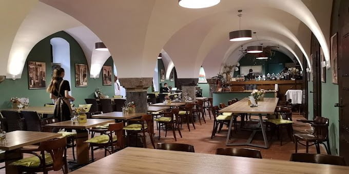 gothic cafe restaurant - Еда, История - 50Plus