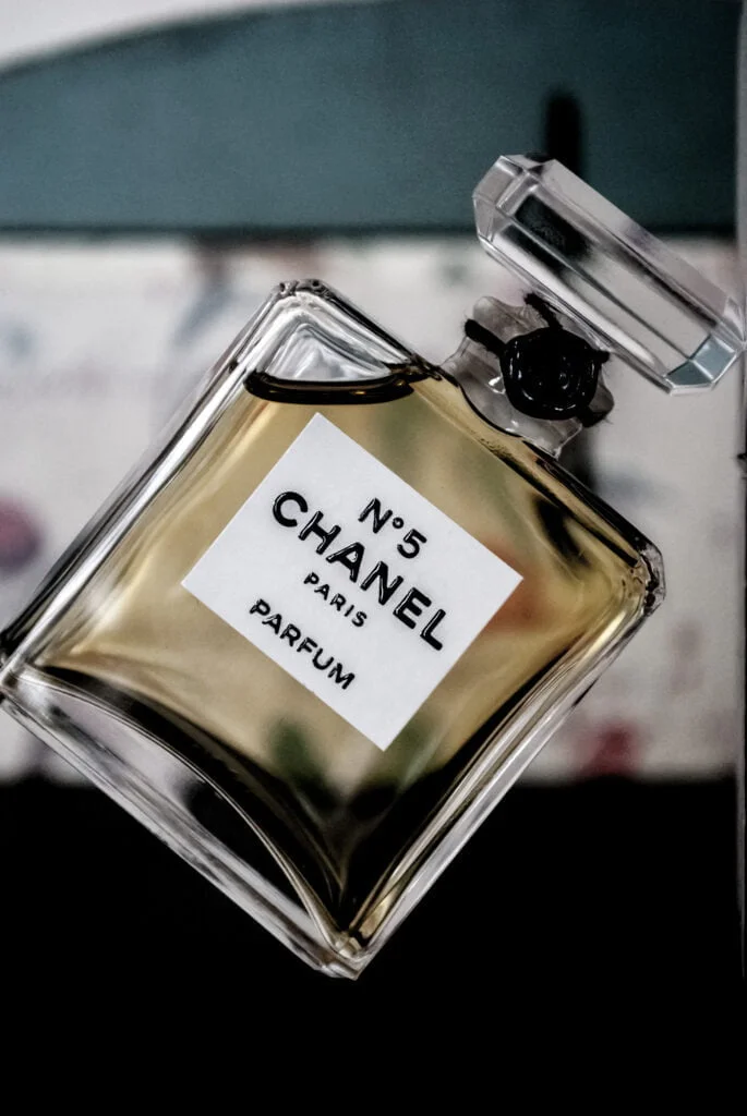 znamenytyj parfum chanel n°5 - Особистості - 50Plus