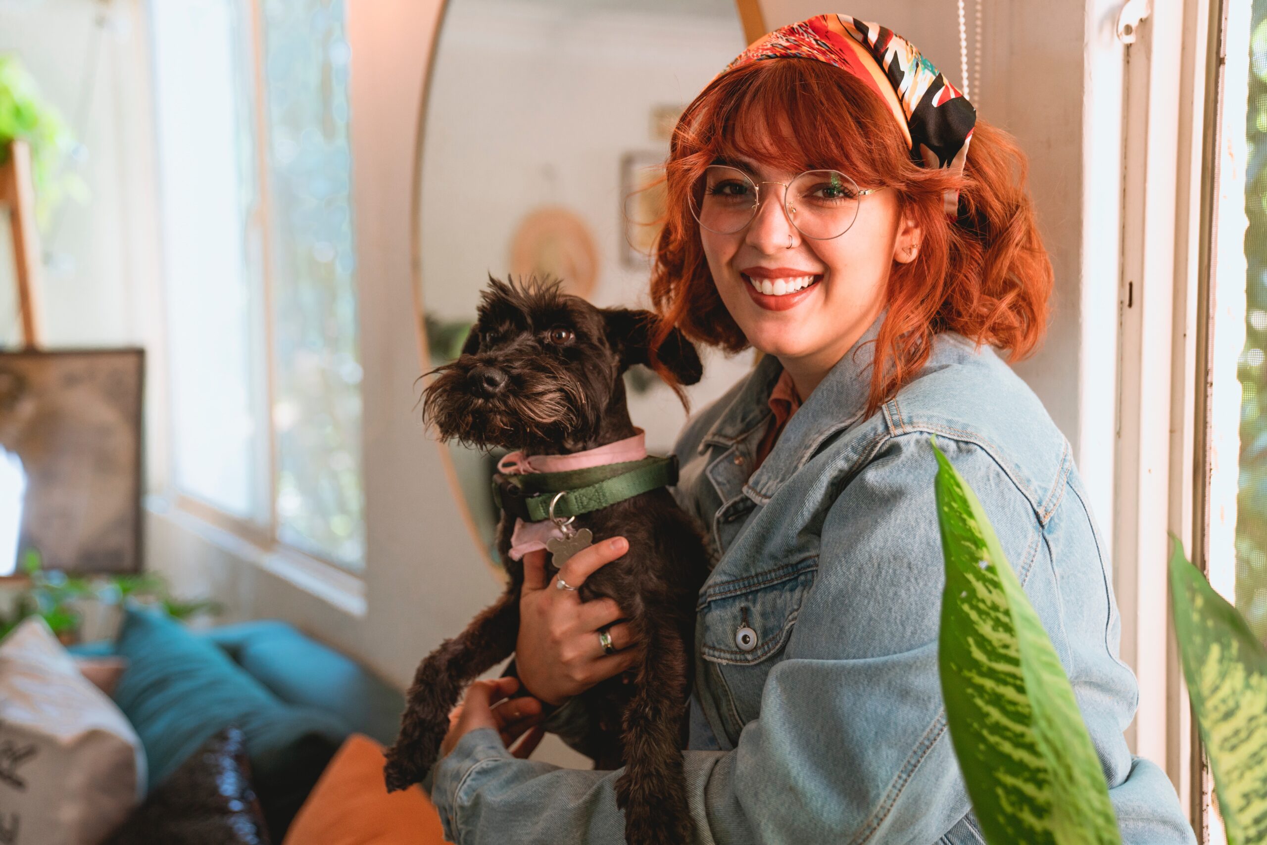 Не друг людини, а друг жінки: собаки краще слухають жінок