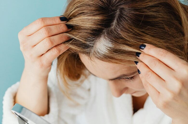 Як не посивіти дочасно: секрети збереження природного кольору волосся   