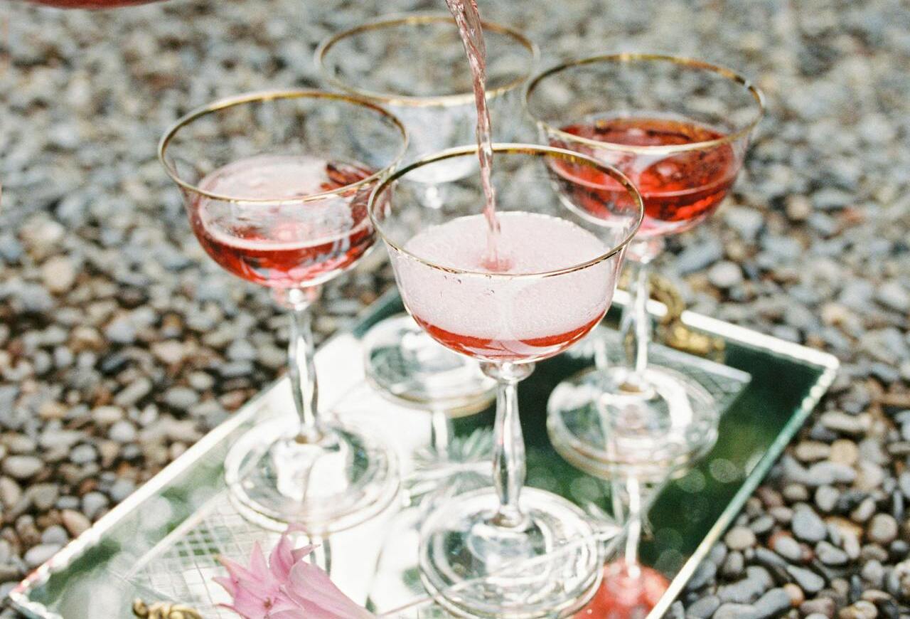 Чимало любителів рожевого вина не вміють його пити: експерти
