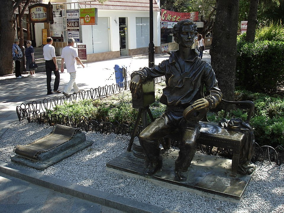 Пам'ятник Ханжонкову в Ялті