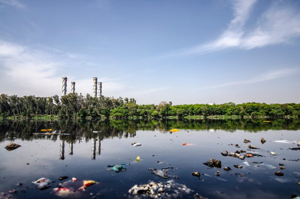 сміття у воді