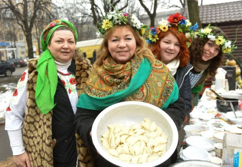 женщины с варениками