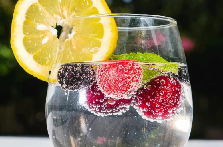 Не дай собі засохнути: що пити в спеку?