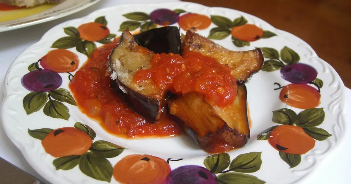 овочі з томатним соусом