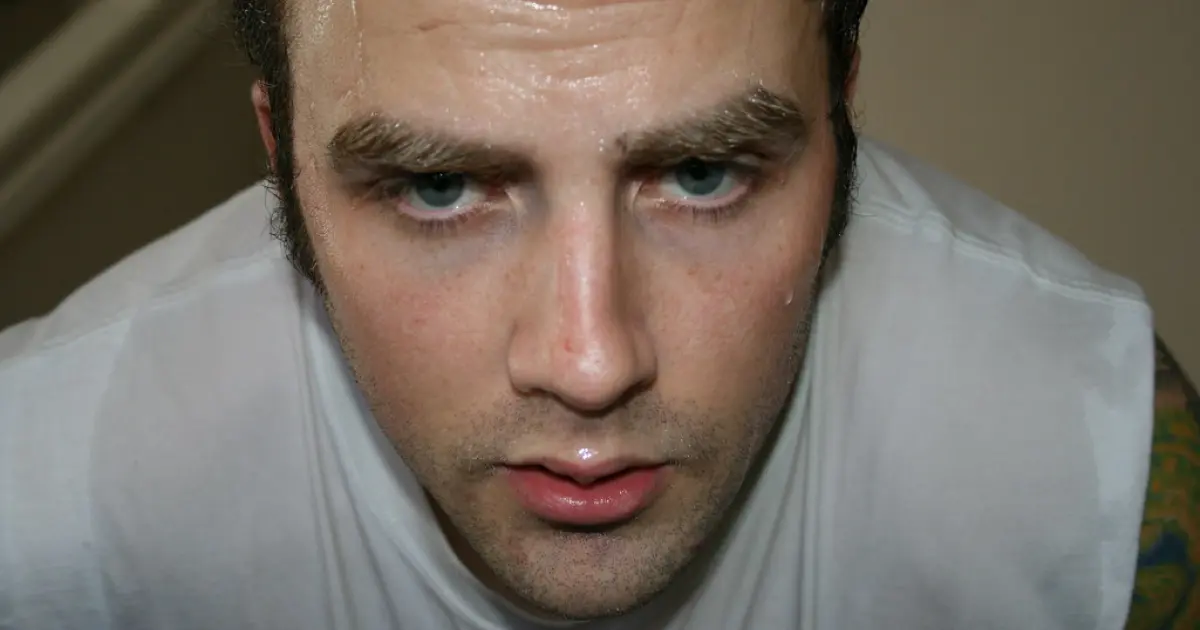 лікарі пояснили, чи шкідливо пітніти