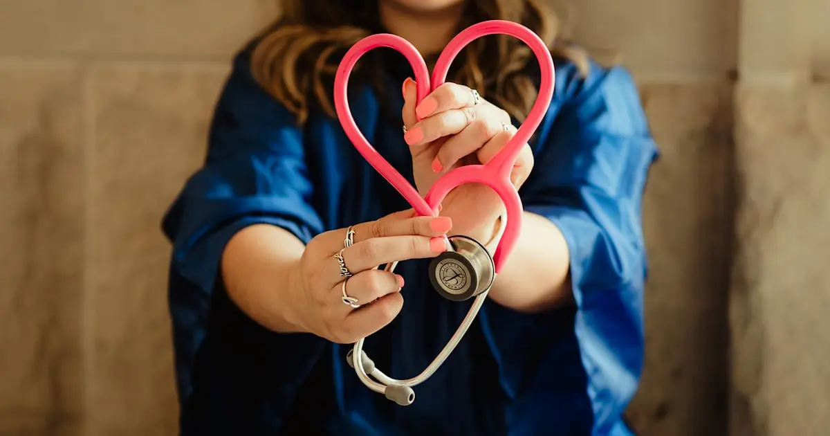 лікар зі стетоскопом