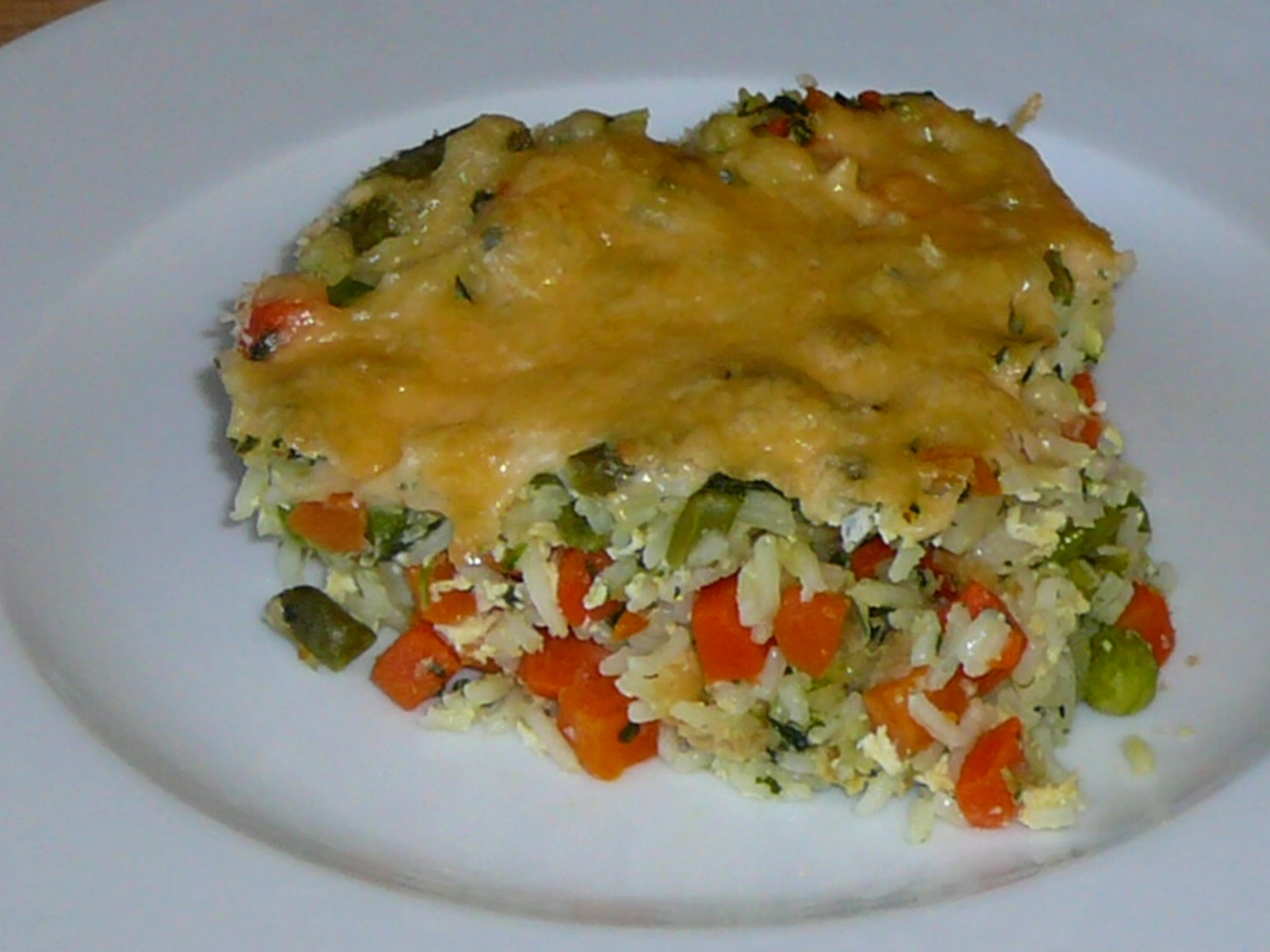 Овочева запіканка із сиром та рисом