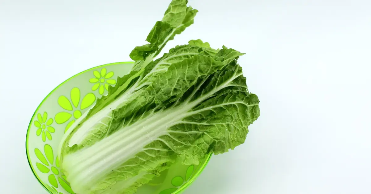 пекінська капуста в мисці