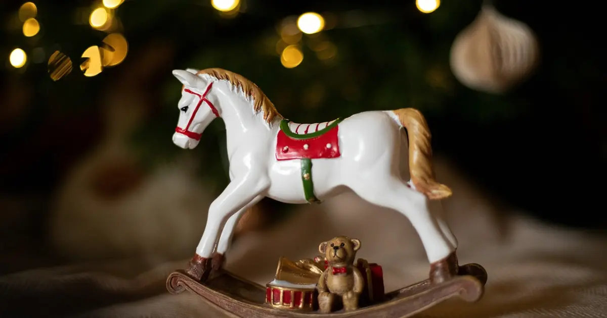 Новорічний стіл 2026: чим пригостити Червоного Вогняного Коня?