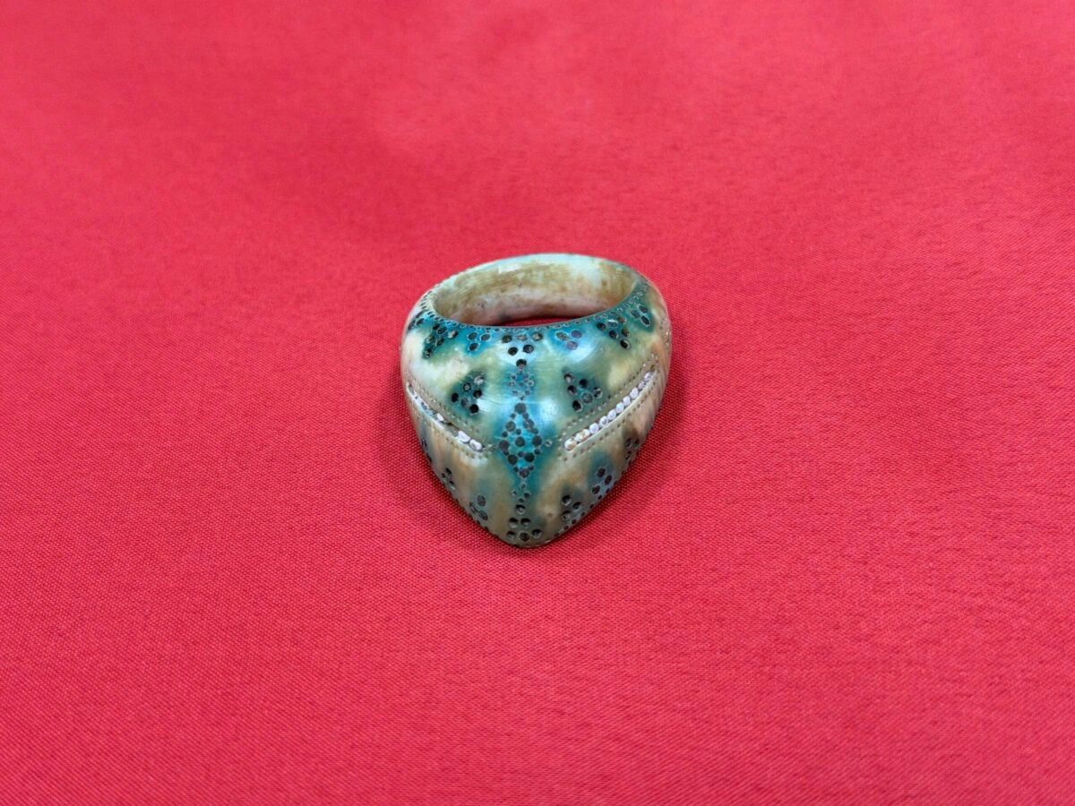 У Туреччині знайшли багато інкрустоване кільце середньовічного лучника