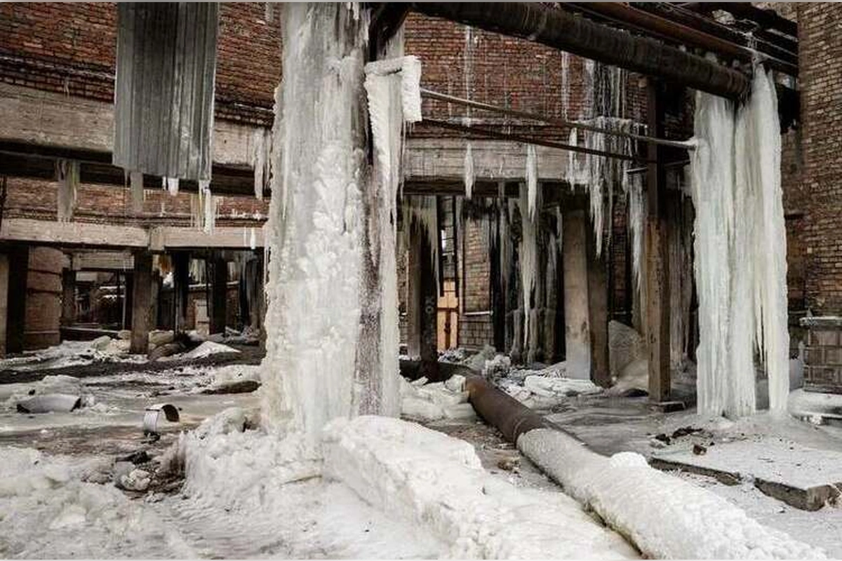 Фото території зруйнованої Дарницької ТЕЦ, поширене в Facebook міністром розвитку громад та територій Олексієм Кулебою