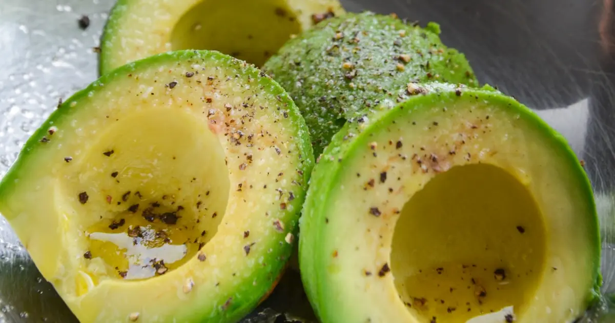 половинки авокадо