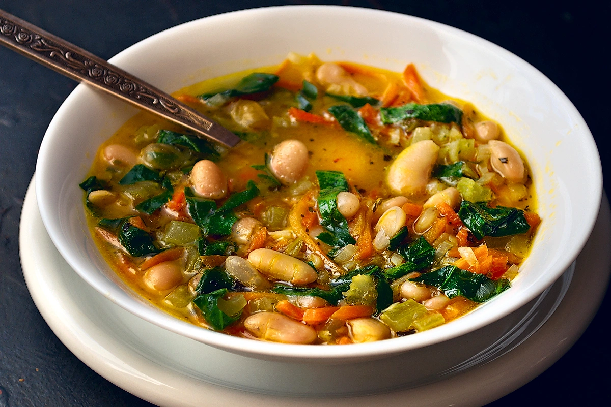Італійський квасолевий суп – рецепт із пармезаном