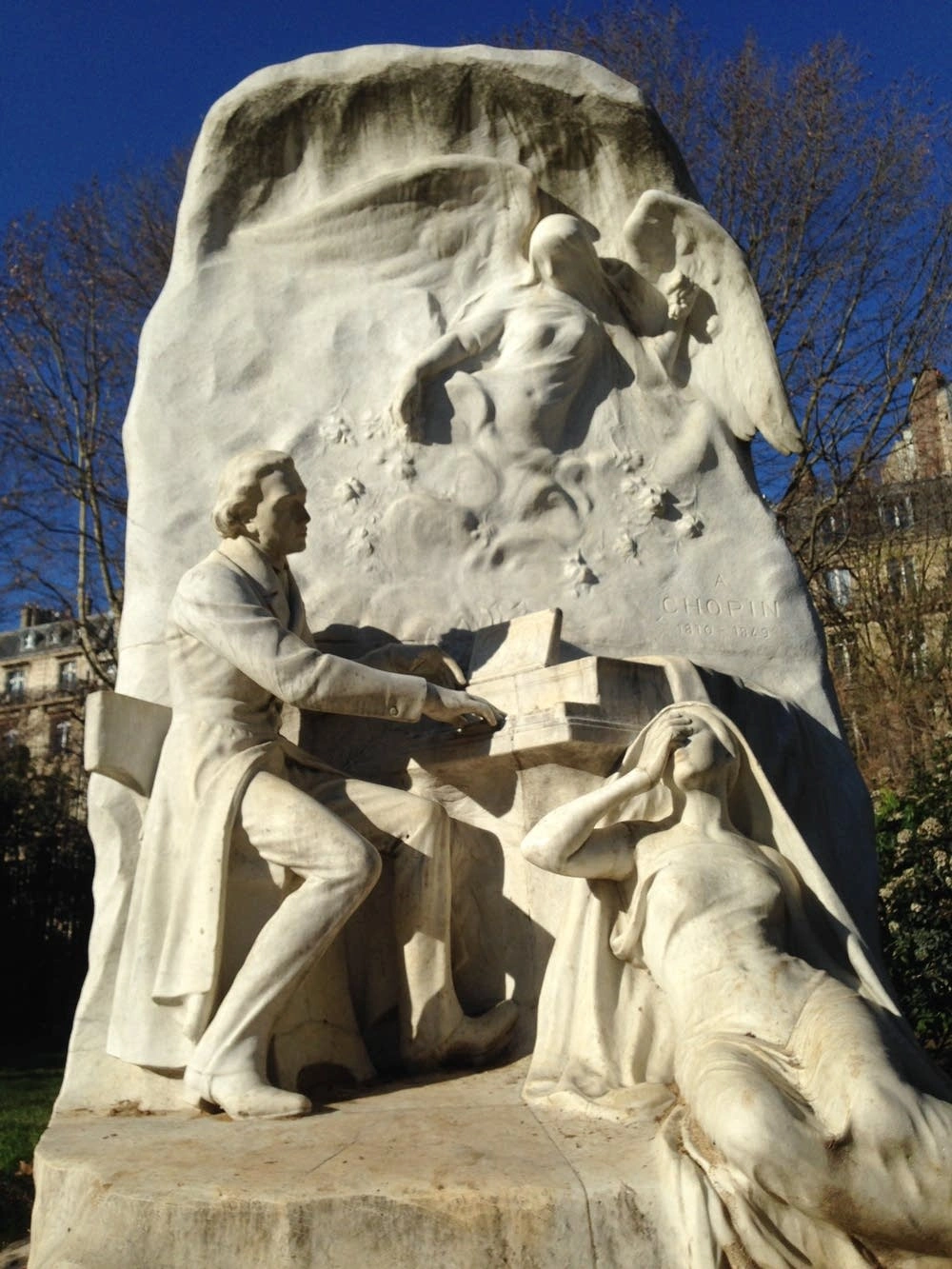 Памятник Шопену, установленный в 1906 году в Париже
