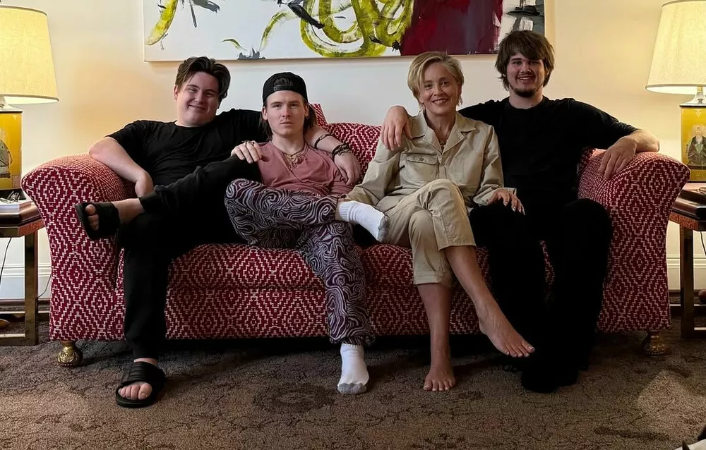 Шерон Стоун с сыновьями