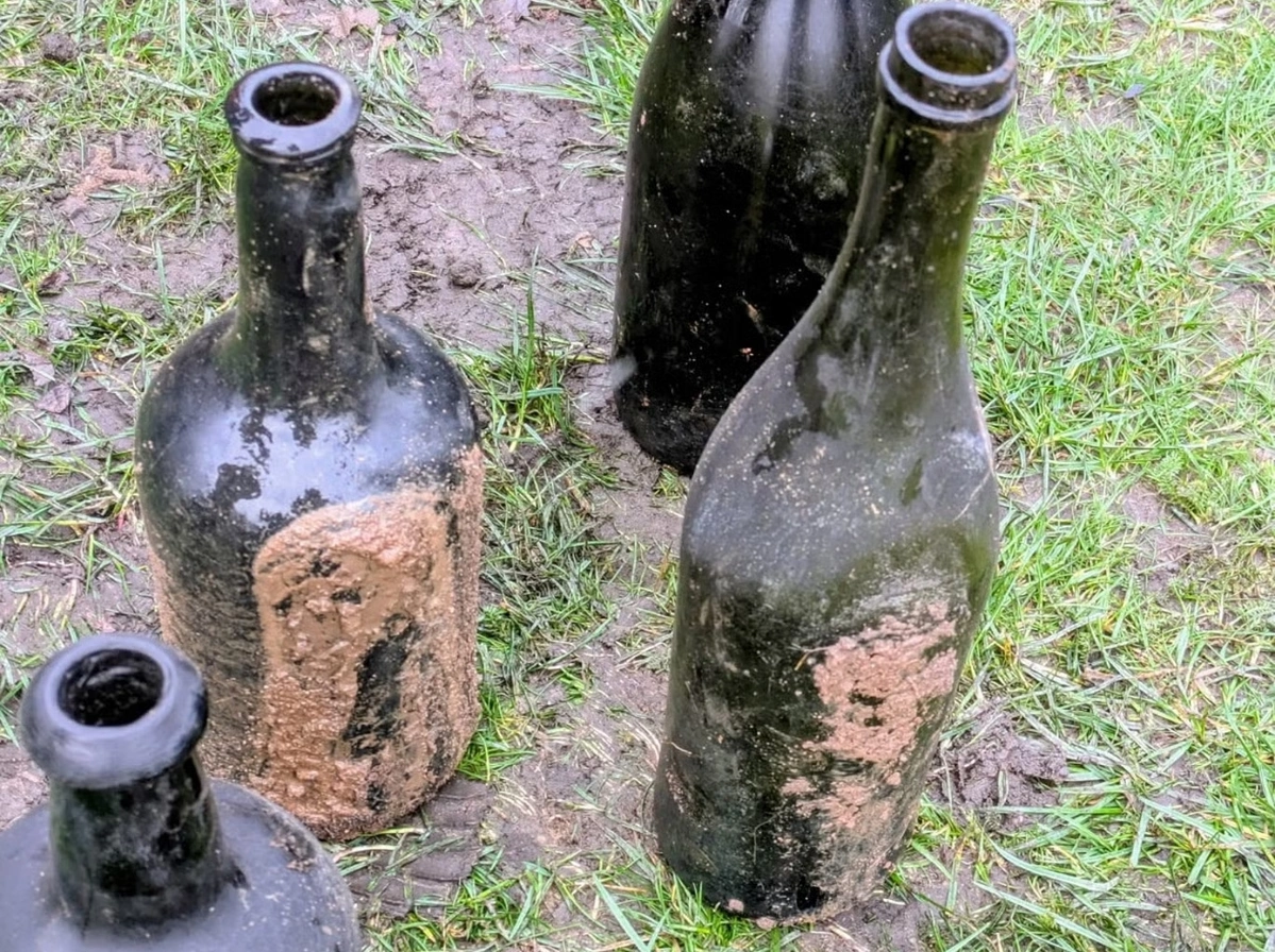 Стародавні пляшки