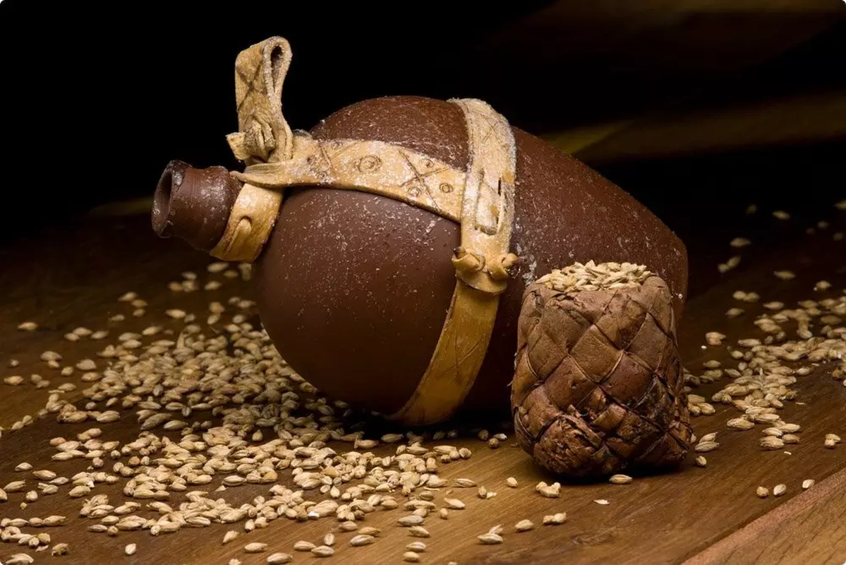 Ячмень и амфора с пивом