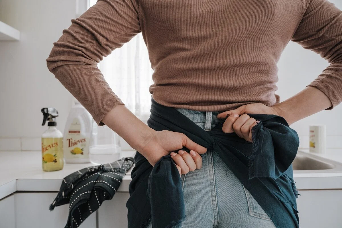 жінка на кухні