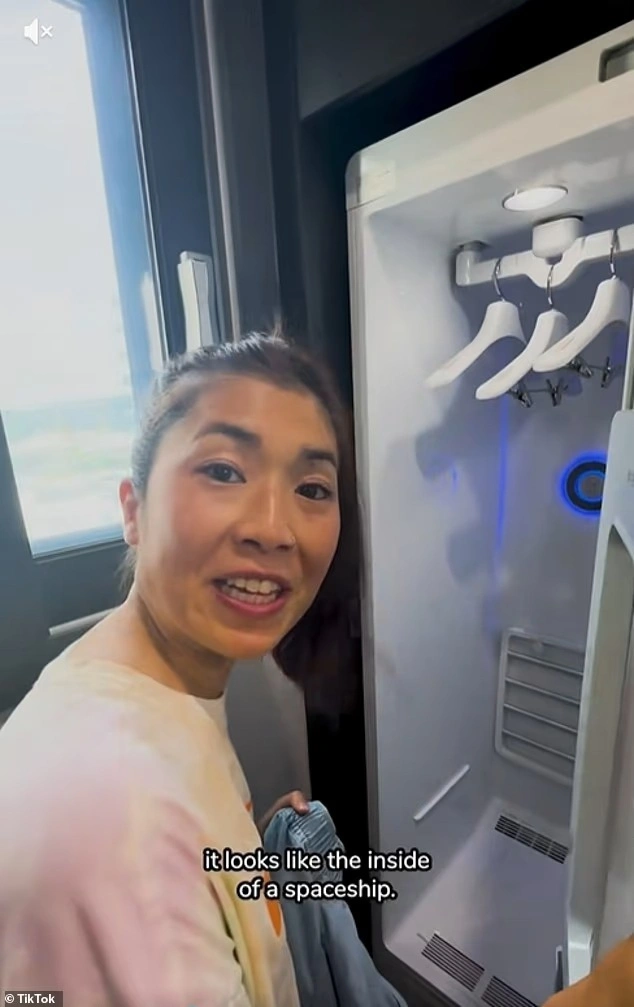 Шафа, що відпарює одяг