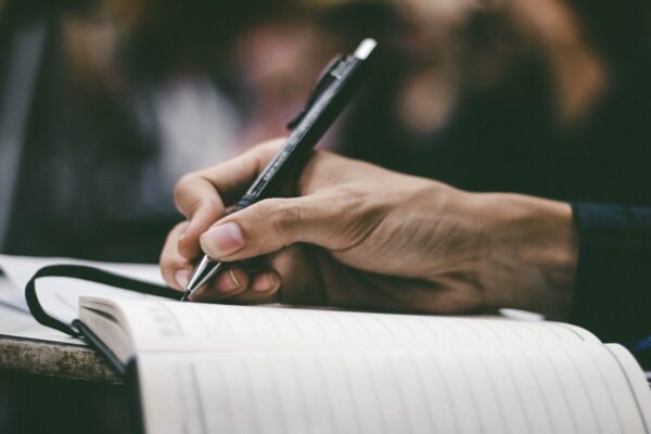 Чому більшість людей правші: все пояснює еволюція